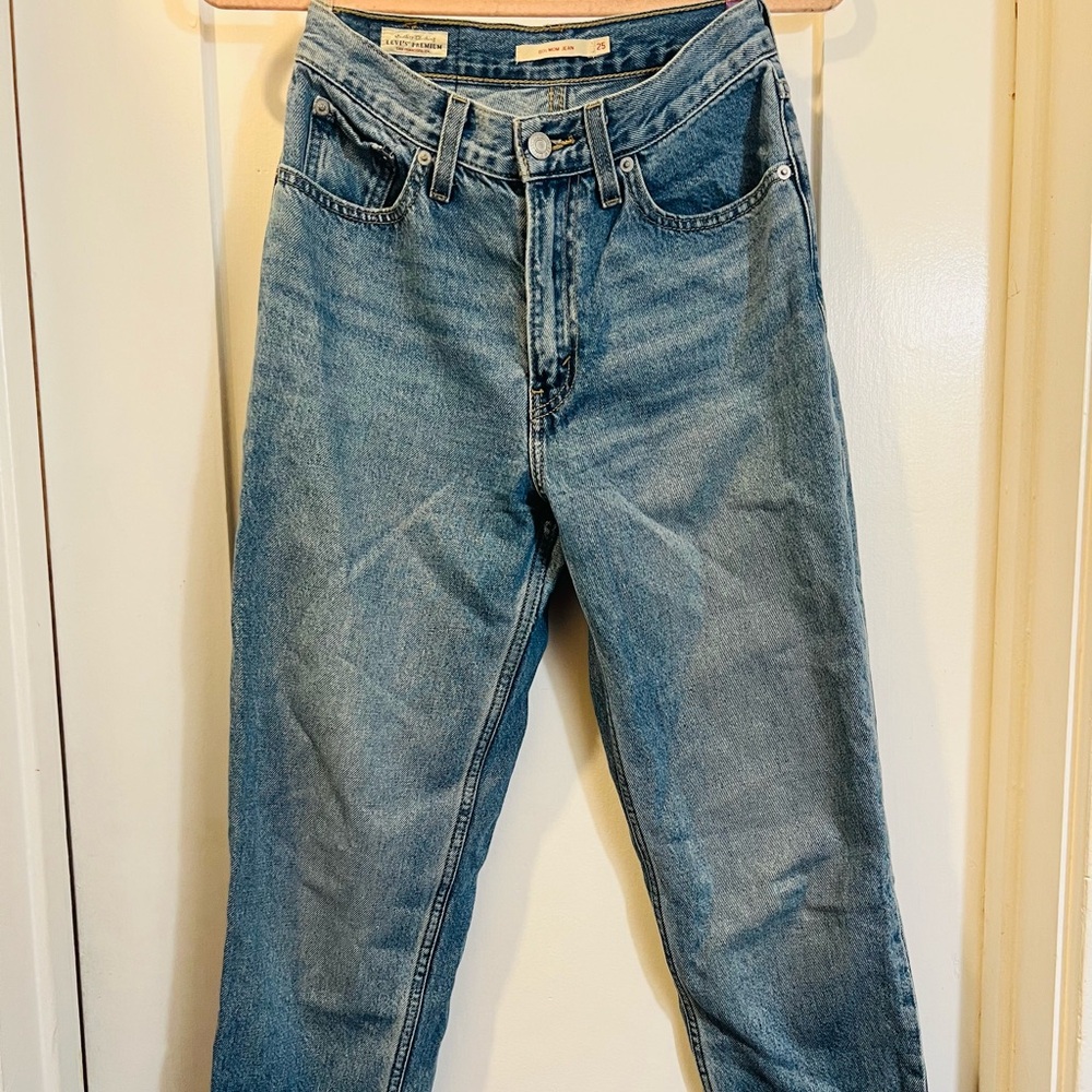 Levi's 80s Mom Jeans in Classic Blue Straight Leg